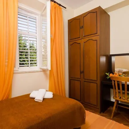 Curic - Twin With Shared Bathroom Apartmán *